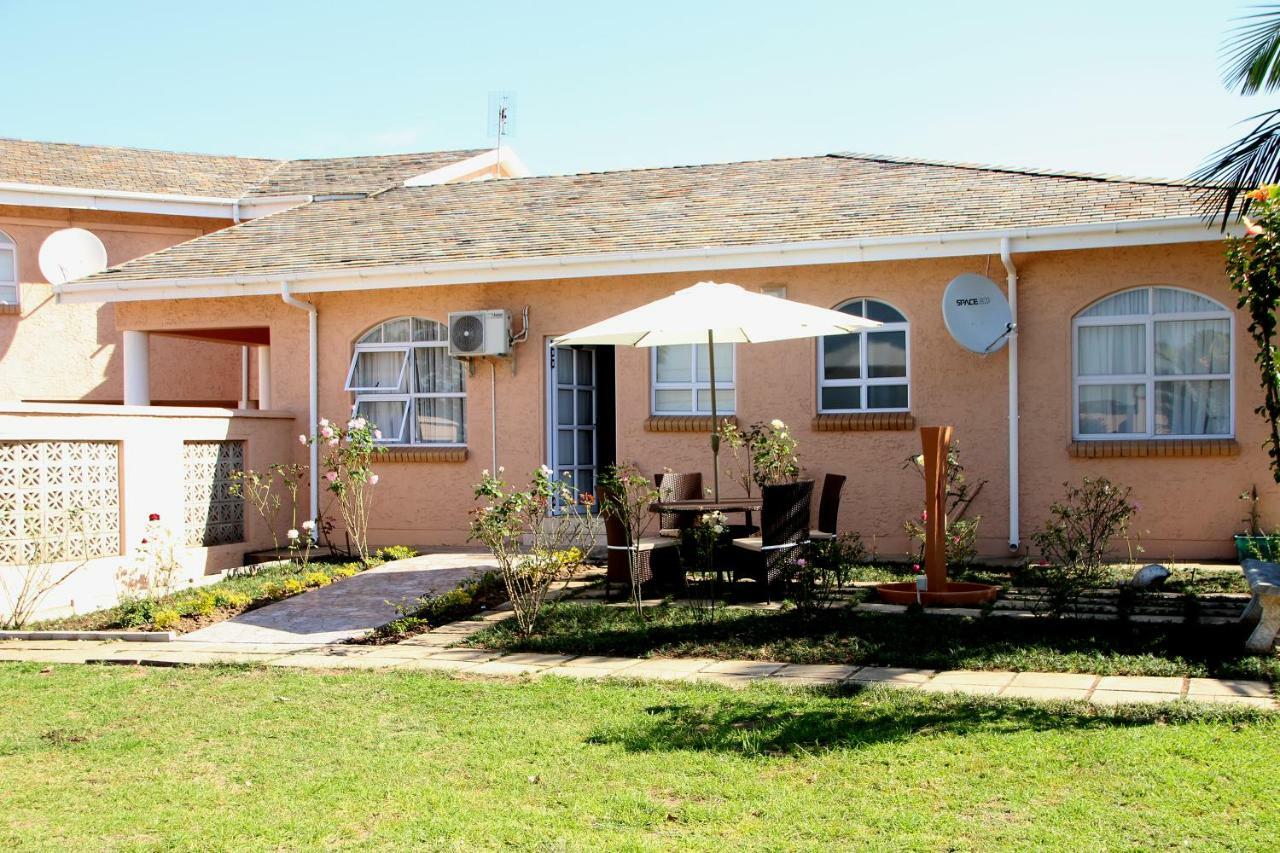 Ekupholeni Garden Villas Манзини Екстериор снимка